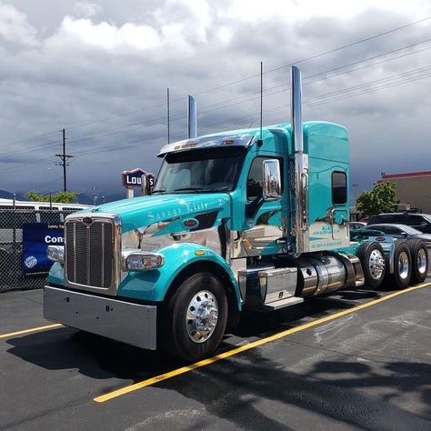 CustomPetes on Instagram: “Check out this Custom Paint on this Custom Pete! Sent in by @k23savage  #peterbilt567 #custompaint #custompetes” Peterbilt 567, Project 350 Peterbilt, Kenworth T800, Blue Peterbilt, 359 Peterbilt Old School, Peterbilt 389 Custom Semi Trucks, Peterbilt 352 Cabover, Peterbilt Trucks, Big Rig