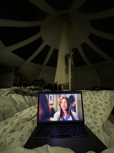 Watching Grey's anatomy while under the stars Watching Greys Anatomy Aesthetic, Watching Greys Anatomy, Grey’s Anatomy Aesthetic, Watch Greys Anatomy, Under The Stars, Greys Anatomy, Anatomy, Grey, Photo And Video