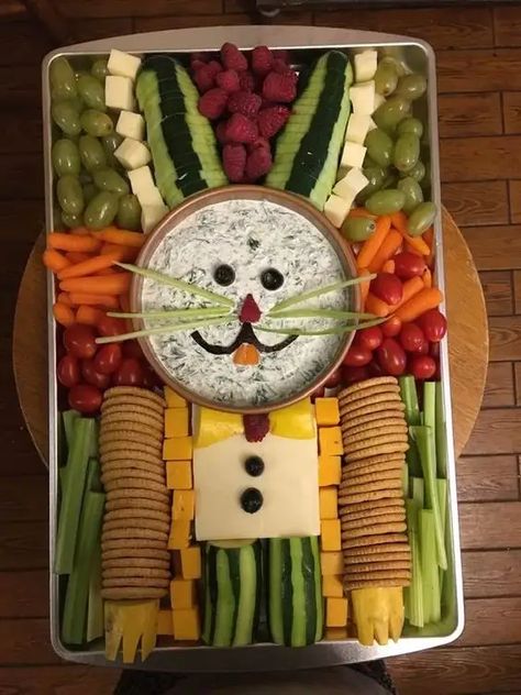 Easter Charcuterie Board Ideas, Easter Bunny Fruit, Pickle Ranch, Easter Charcuterie Board, Easter Charcuterie, Bunny Bread, Easter Party Food, Jelly Beans Easter, Charcuterie Board Ideas