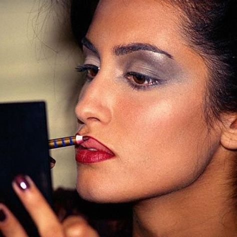 Yasmeen Ghauri backstage for Christian Dior Runway Show Yasmeen Ghauri Doing Her Makeup, Yasmeen Ghauri Face, Yasmeen Ghauri Backstage, Yasmeen Ghauri Hair, Yasmeen Ghauri Makeup, 90s Runway Makeup, Yasmeen Model, Yasmine Ghauri, Yasmeen Ghauri 90s