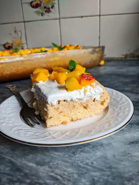 Peach Tres Leches Cake, Best Tres Leches Cake, Tres Leches Recipe, Iced Lemon Pound Cake, Easy Cakes To Make, Cake Spatula, Tres Leches Cake Recipe, Sweet Milk, Fluffy Cake