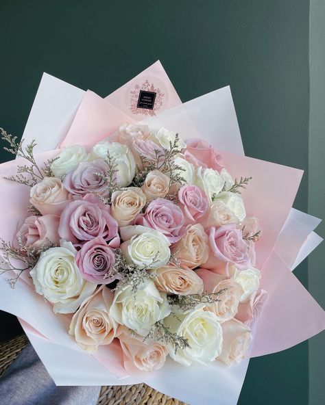 Ecuadorian Roses Bouquet, 50 Roses Bouquet, Colors Of Roses, Bouquets Of Roses, Ecuadorian Roses, Bottle Ideas, Roses Bouquet, Cute Rose, Bouquet Arrangements