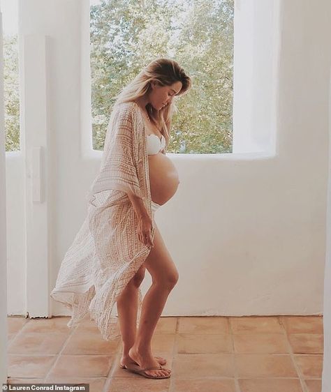 Lauren Conrad Pregnant, Yellow Vintage Dress, Fun Pregnancy Announcement, Baby News, Ashley Graham, New Baby Boys, Cute Celebrities, Pregnancy Shoot, Baby Bumps