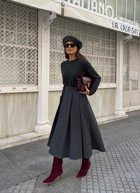 10 Ways Fashion Girls Are Wearing Burgundy Boots Burgundy Boots Outfit, Burgundy Skirt Outfit, Elegantes Business Outfit, Alledaagse Outfit, Elegantes Outfit Damen, Rok Outfit, Outfit Inso, Burgundy Outfit, Burgundy Boots