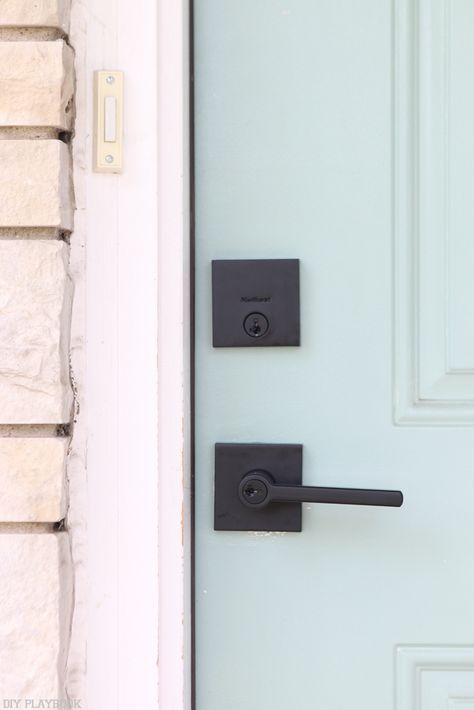 Black Front Door Ideas, Diy Door Knobs, Black Door Knobs, Front Door Ideas, Black Front Door, Old Door Knobs, Front Door Hardware, Diy Knobs, Trendy Door