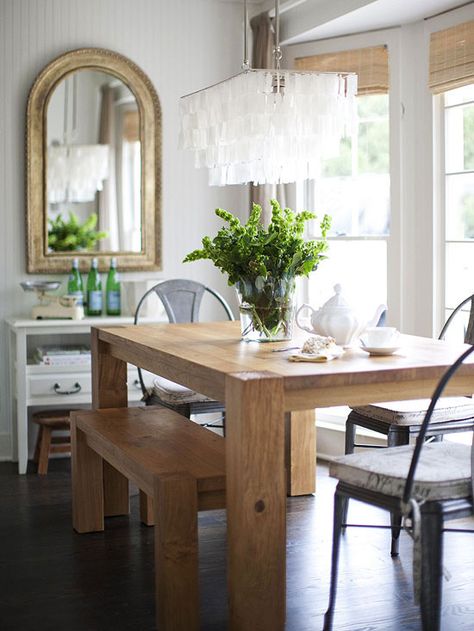 If you’re working with a dining room that has dark wood floors, opt for light wood furniture and white paint to add contrast. These ideas will make your decor pop! Dark Wood Dining Room, Dark Dining Room, Dining Room Updates, Dark Floors, Wood Dining Room, Dark Wood Floors, Wooden Dining Tables, Room Flooring, Farmhouse Dining