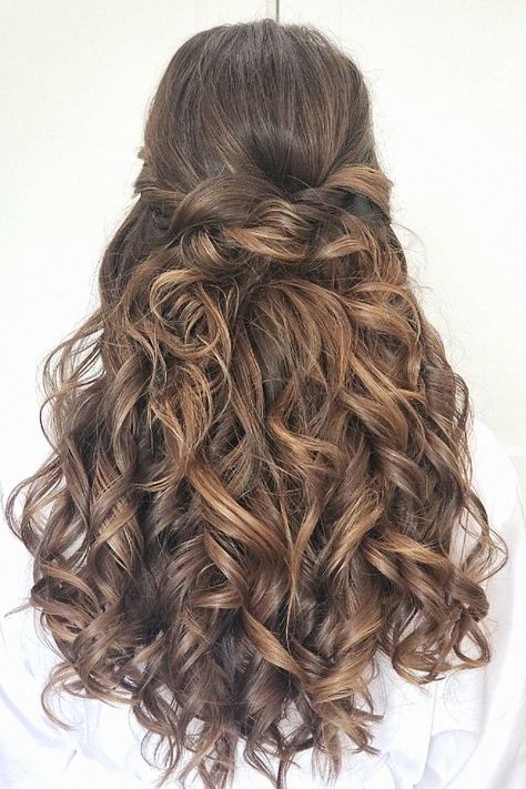 Love this bridal hair look half up style. Stay tuned for more bridal looks, and drop a comment below. Curly Hair Half Up, Half Up Half Down Curled, Hair Loose Curls, Down Bridesmaid Hair, Half Up Half Down Bridesmaid, Romantic Braid, Loose Curls Hairstyles, Vintage Waves, Boho Twists