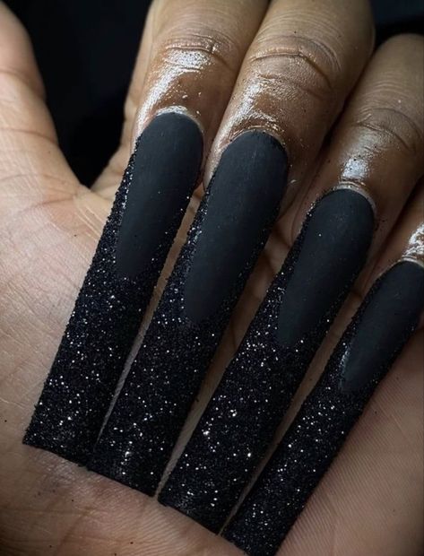 Extra Long Nail Designs, Barbie Inspired Nails, Baddie Nail Art, Long Black Nails, Black Nails With Glitter, Long Stiletto Nails, Glitter Nails Acrylic, Long Stiletto, Glittery Nails