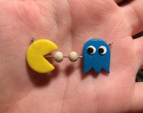 Clay Keychain For Men, Pacman Birthday, Diy Xmas Ornaments, Man Necklace, Clay Keychain, Pac Man, Pasta Flexible, Xmas Ornaments, Air Dry Clay