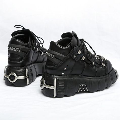 Punk Style Women, Dark Punk, Mode Punk, Dr Shoes, Basket Style, Moda Punk, Velvet Shoes, Lace Up Flats, Estilo Punk