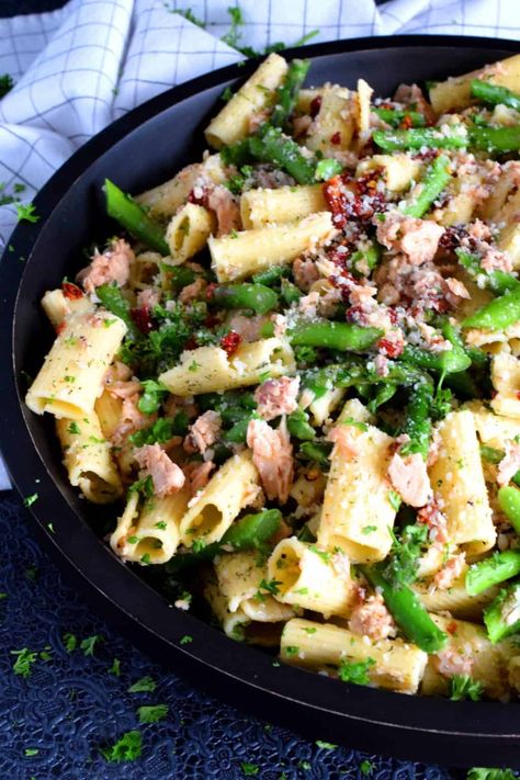 Canned Salmon Pasta, Salad With Sun Dried Tomatoes, Salmon Pasta Salad, Pasta Salad Salmon, Asparagus Pasta Salad, Salmon Sushi Rolls, Butter Mashed Potatoes, Canned Salmon Recipes, Canned Salmon