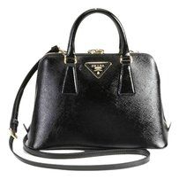 Prada Saffinao Vernice Round Shell Crossbody Mini Leather Black Shoulder Bag Black Prada Purse, Prada Black Bag, Prada Messenger Bag, Hot Handbags, Prada Purses, Prada Tote Bag, Bag Prada, Fall Handbags, Prada Shoulder Bag