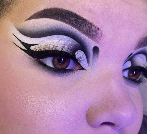 Negative Space Makeup, Black And White Makeup Looks, Black And White Eye Makeup, Crazy Eyeshadow Looks, Black And White Eyeshadow, White And Black Makeup, Makeup Looks Dramatic, White Eye Makeup, Circus Makeup