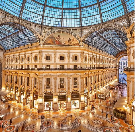 Galleria Vik Milano: luxury hotel & showcase for art, beauty and design // HOTELS Milan Italy Travel, Luxury Italy, Milan City, Milan Hotel, Culture Architecture, Italy Architecture, Medieval City, Italian Village, Watercolor Architecture