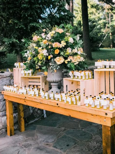 Favor Display Ideas, Wedding Favor Display, Bohemian Wedding Favors, Olive Oil Wedding Favors, Fun Wedding Favors, Olive Oil Favors, Favor Display, Plant Wedding Favors, Italian Wedding Favors