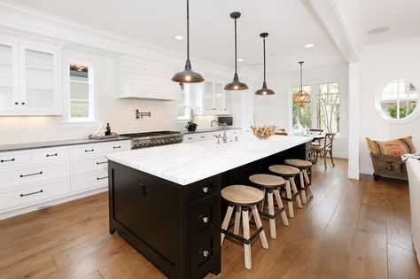 Two-Tone-Kitchen-Cabinets-Black-and-White-Picture Beach Style Kitchen, Two Tone Kitchen Cabinets, Grey Kitchen Island, Kitchen Lighting Design, Two Tone Kitchen, Kitchen Ceiling, Kitchen Island Lighting Pendant, Kitchen Island Design, Kitchen Lighting Fixtures