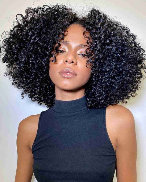 Natural Hair Cuts, Girls Natural Hairstyles, Natural Curls Hairstyles, Natural Hair Styles Easy, Curly Hair Inspiration, Penteado Cabelo Curto, Hairstyles For Black Women, Middle Part, Hair Black