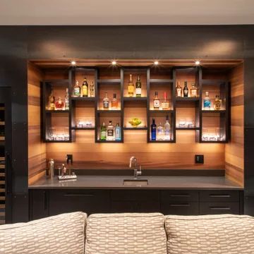 Poolhouse Bar Ideas, Black Bar In Basement, Bar Walls Ideas For Home, Behind Bar Ideas, Basement Bar Shelves, Wooden Bar Ideas For Home, Behind Bar Wall Ideas, Basement Bar Ideas Man Caves, Game Room Bar Ideas