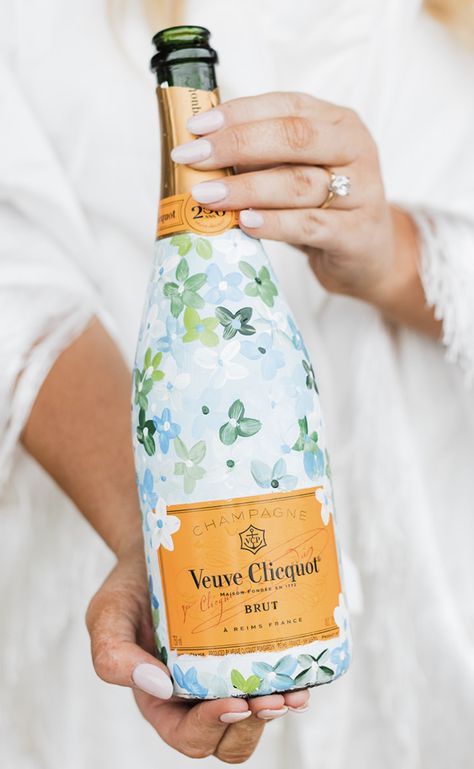 Easter Champagne Bottle, Hydrangea Champagne Bottle, 21 Painted Champagne Bottle, Painted Champagne Bottle Flowers, Painted Mini Champagne Bottle, Wedding Champagne Bottles Diy, Vueve Champagne Painted, Painted Champagne Bottle 21st Birthday, Decoupage Champagne Bottles