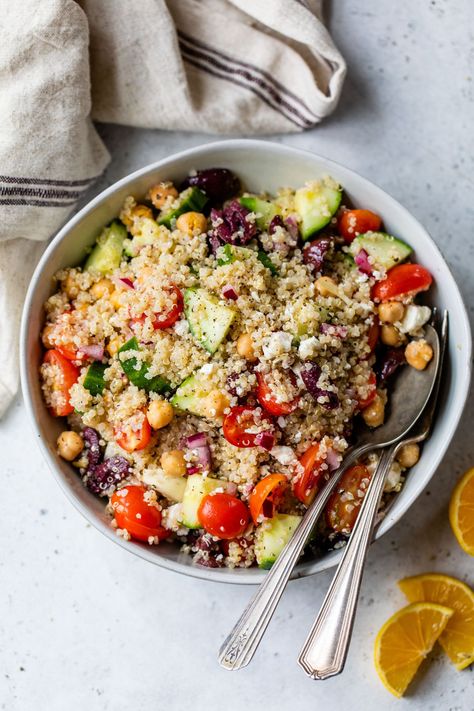 25-Minute Greek Quinoa Salad with Feta « Clean & Delicious Salad No Cheese, Quinoa Feta Salad, Warm Salads, Greek Quinoa, Refreshing Salads, Veggie Bowls, Greek Quinoa Salad, Quinoa Dishes, Quinoa Salad Recipe