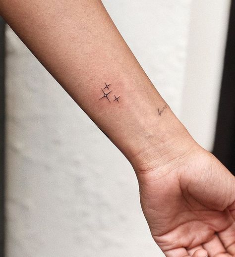 jamie (@jamiebtrs) • Instagram photos and videos Small Star Tattoos, Tato Minimal, Small Forearm Tattoos, Stylish Tattoo, Star Tattoo Designs, Star Tattoo, Tiny Tattoo, Dainty Tattoos, Wrist Tattoo