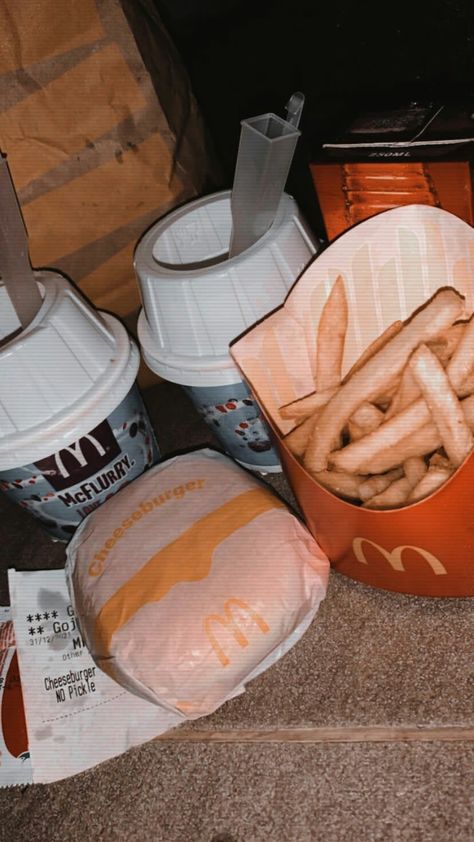 Late Night Mcdonalds, Mcdonalds Aesthetic, Mcdonald's Aesthetic, Midnight Snack, Late Night Drives, Night Driving, Instagram Photography, Late Night, Ice Cream