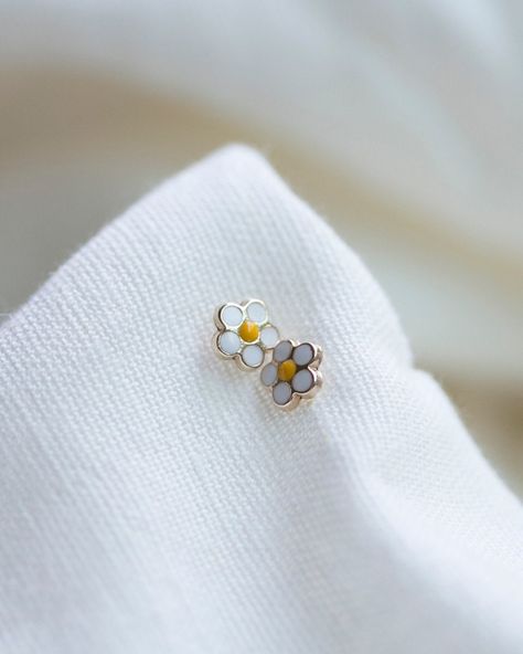 Gold Daisy Earrings, Tiny Diamond Necklace, Initial Earrings Studs, Dot Necklace, Daisy Studs, Star Earrings Stud, Daisy Earrings, Meaningful Jewelry, Valentines Day Gifts For Her