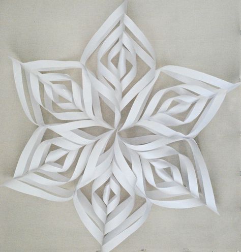 Easy-to-make 3D Snowflakes : Apartment Living Paper Snowflakes Easy, Snowflakes For Kids, Chemistry Christmas, Paper Snowflake Designs, Making Paper Snowflakes, Paper Snowflake Template, 3d Paper Snowflakes, Diy Christmas Snowflakes, Paper Snowflake Patterns