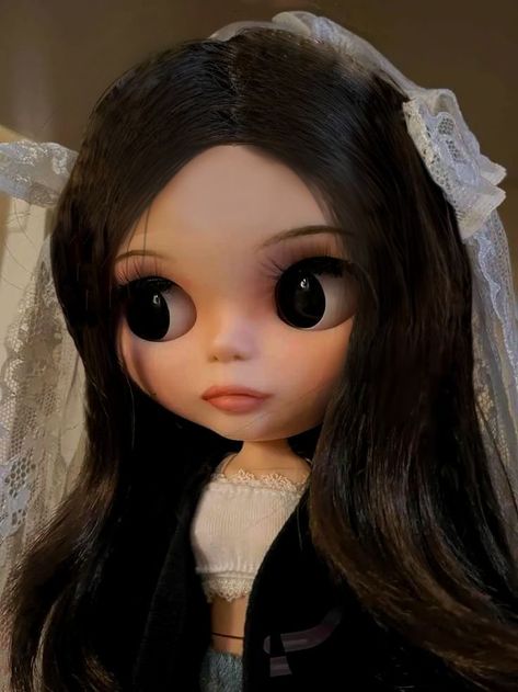 Blythe Dolls Mexican, Doll Icon, Army Wives, Doll Aesthetic, Brown Hair Brown Eyes, Halloween Wallpaper Iphone, Aesthetic People, Face Reveal, Doll Parts