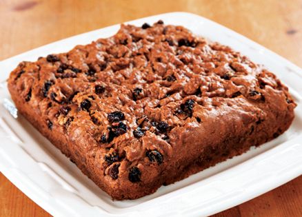 Here's a delicious spiced cake that your family with love—and it's easy on the budget! Butterless Cake, Butterless Cookies, Pioneer Recipes, Raisin Cake, Spiced Cake, Magazine Recipes, Eggless Recipes, The Oregon Trail, Eggless Cake