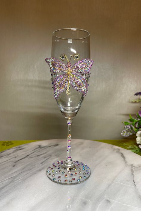 Quince Decor, Toasting Glasses, Quinceanera Themes, Flute Glass, Butterfly Decorations, Champagne Glasses, Dream Board, Glass Cup, Champagne Flute