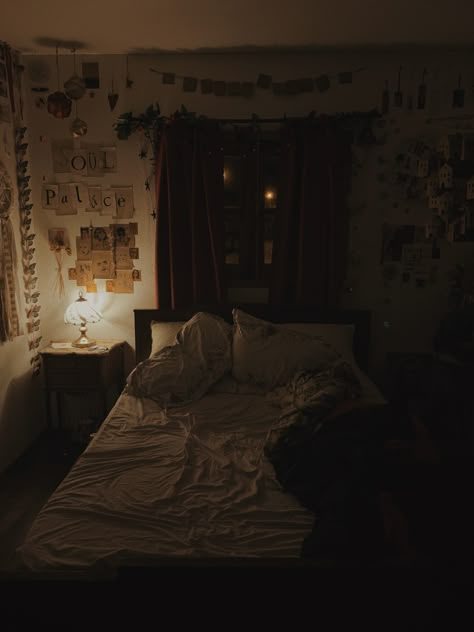 Dark Furniture Bedroom Aesthetic, Cozy Room Decor, Redecorate Bedroom, Dreamy Room, Room Design Bedroom, Pretty Room, Room Makeover Bedroom, Dream Room Inspiration, Room Makeover Inspiration