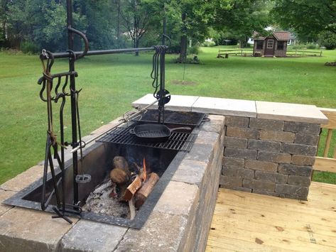 Homemade Fire Pit, Backyard Bbq Pit, Bbq Shed, Fire Pit Cooking, Backyard Ideas For Small Yards, Outdoor Bbq Grill, Fire Pit Bbq, Outdoor Bbq Kitchen, Outdoor Oven