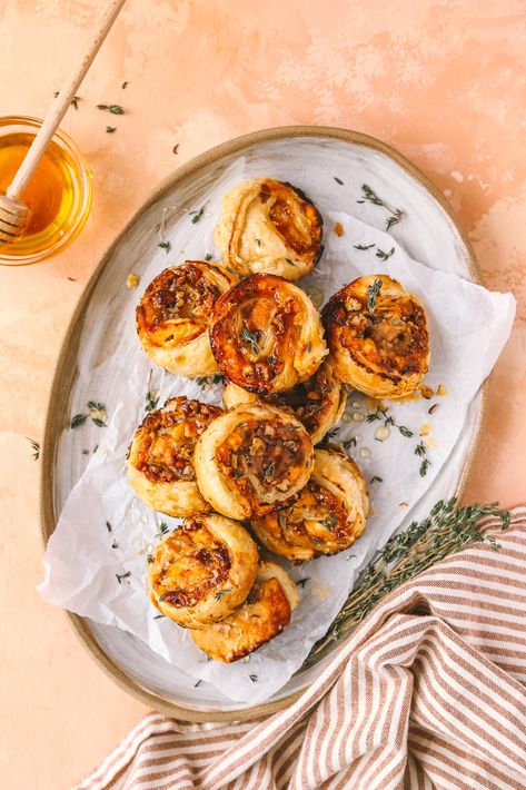 Apricot Jam and Goat Cheese Puff Pastry Pinwheels Goat Cheese Pinwheels, Goat Cheese Puff Pastry, Pastry Pinwheels, Puff Pastry Pinwheels, Goat Cheese Appetizer, Puff Pastry Appetizers, Cheese Pinwheels, Pastry Appetizer, Creamy Goat Cheese