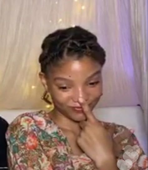 Gwyn Berdara, Reaction Faces, Black Memes, Reaction Photos, Chloe X Halle, Current Mood Meme, Mood Memes, Halle Bailey, Text Memes