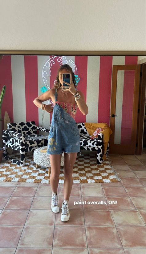 Lexi Hidalgo Mango Makeover, Summer Outfits Aesthetic Colorful, Lexi Hidalgo Bedroom, Lexi Hidalgo Converse, Lexie Hidalgo Outfits, Cool Funky Outfits, Lexi Hidalgo Style, Lexi Hidalgo Outfits Aesthetic, Colourful Aesthetic Outfit