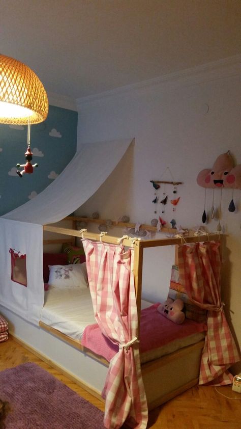 Ikea Kura Bed Canopy Diy, Ikea Bed Tent, Ikea Kura Bed Tent, Ikea Kura Tent, Kura Bed Hack Girls Ideas, Kura Bed Tent, Kura Bed Curtains, Ikea Kids Bed, Ikea Bunk Bed