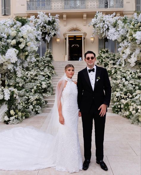 Wedding Dresses Old Money Aesthetic, Monaco Wedding Aesthetic, Chanel Bride, Sofia Richie Chanel Wedding Dress, Okd Money Wedding, Royal Wedding Aesthetic, Old Money Aesthetic Wedding Photography, Chanel Wedding Dress, Chanel Wedding