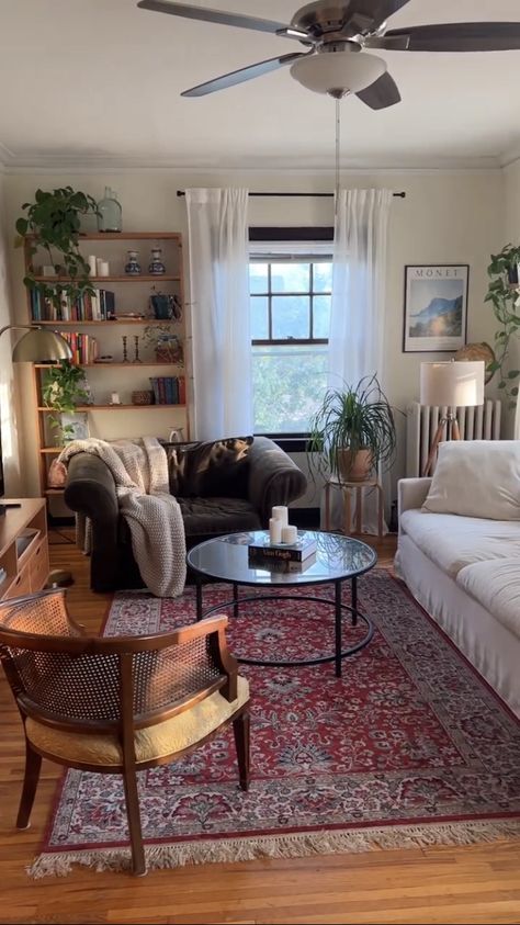 White Couch Red Rug, Red Rug Living Room, Cream Couch, Beige Couch, Red Persian Rug, Arabic Decor, Rug Placement, White Sectional, White Couches