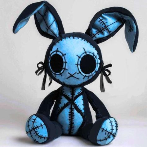 Emo Stuffed Animals, Creepy Stuffed Animals Diy, Emo Plushies, Edgy Dark Aesthetic, Gothic Teddy Bear, Creepy Plushies, Aesthetic Plushies, Chat Ideas, Creepy Stuffed Animals