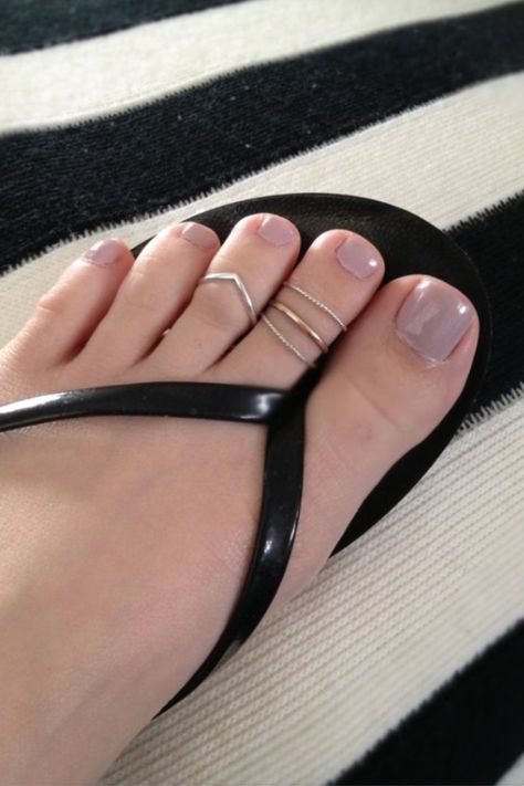 Nails Black Tips, Toe Ring Designs, Black Tips, Silver Toe Rings, Cute Toes, Gold Diamond Wedding Band, Jewelry Diamonds, Nails Black, Ring Stack