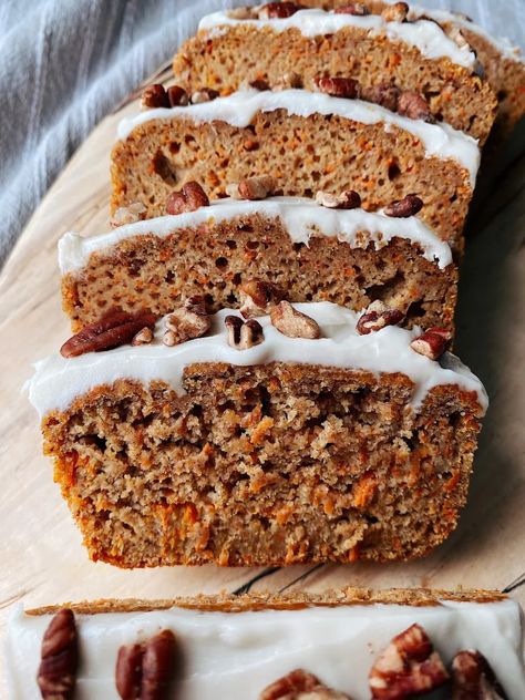 Small Loaf Cakes, Carrot Cake Recipe From Scratch, Banana Carrot Bread, Carrot Cake Recipes, Easy Breads, Cake Cravings, Mini Bread Loaves, Mini Loaf Cakes, Carrot Cake Loaf