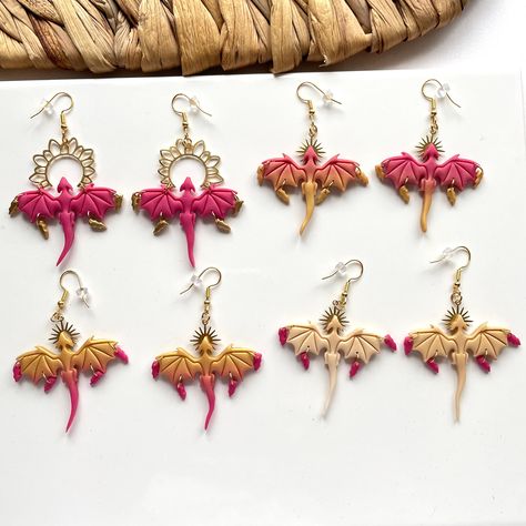 Dragon Clay Earrings, Polymer Clay Dragon Earrings, Aretes Aesthetic, Celestial Dragon, Anime Earrings, Schmuck Gold, Polymer Clay Dragon, Diy Earrings Polymer Clay, Clay Dragon