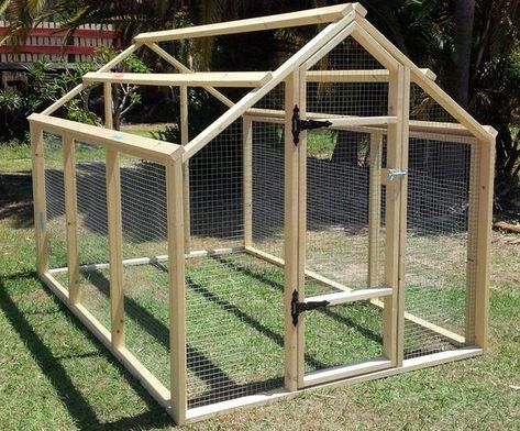 Reban Ayam, Cute Chicken Coops, Chicken Coop Garden, Chicken Shed, Backyard Chicken Coop Plans, Diy Chicken Coop Plans, Chicken Coop Run, Backyard Chicken Farming, Chicken Run