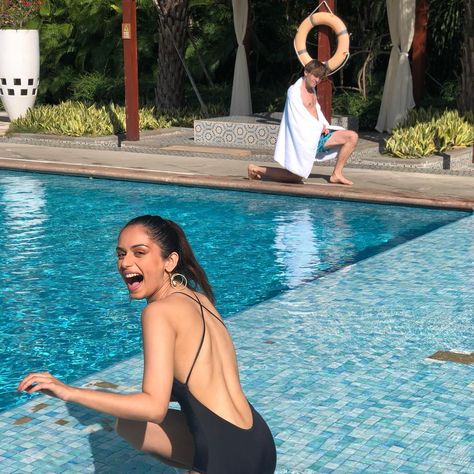 Happy days ☀️ From not letting me take pictures @barneycpwalsh to trying pull ups because they’re way easier in the pool @frankiecena to getting a tan to the water park! Manushi Chillar, Japan Meme, Italian Beach, Manushi Chhillar, Hot Blouse, Miss World, Beauty Awards, Instagram Blog, Happy Days