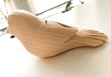 10 Best Whittling Ideas for Beginners - Easy Fun Projects! Whittling Ideas, Wooden Birds, Whittling Projects, Carved Wooden Birds, Wood Carving For Beginners, Bird Carving, Paper Mache Art, Wood Carving Designs, Easy Wood