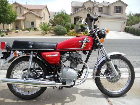 Buick Sedan, Honda Cb125, Aesthetic Bike, Honda Cg125, Vintage Honda Motorcycles, Small Motorcycles, Honda 125, Street Motorcycle, Honda Bikes