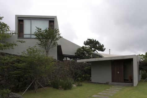 Scissor House | Seohong-dong, Seogwipo Jeju-do, Korea | BCHO Architects Bcho Architects, Jeju Island, Split Level, The Pacific, Architects, Architecture, Building, Photographer, Outdoor Decor