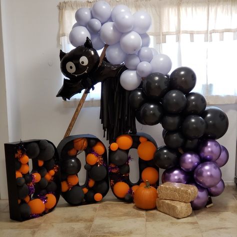 Halloween Balloon Mosaic, Halloween Balloon Ideas, Halloween Backdrop Ideas, Halloween Balloons Decorations, Alice Halloween, Halloween Bridal Showers, Creative Halloween Costumes Diy, Halloween Candy Bar, Halloween 1st Birthdays