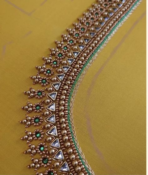 Shawl Embroidery, Books Embroidery, Hoops Embroidery, Embroidery Books, Gift Embroidery, Embroidery Home, Latest Blouse Designs Pattern, Hand Work Design, Maggam Work Designs